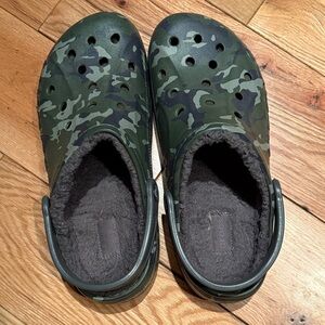 CROCS - Men’s Fur-Lined Camo Green Classic Clogs (New)